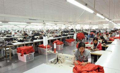 深圳服裝廠 工衣、T恤、廣告衫與Polo衫的專業(yè)制造與出口服務(wù)